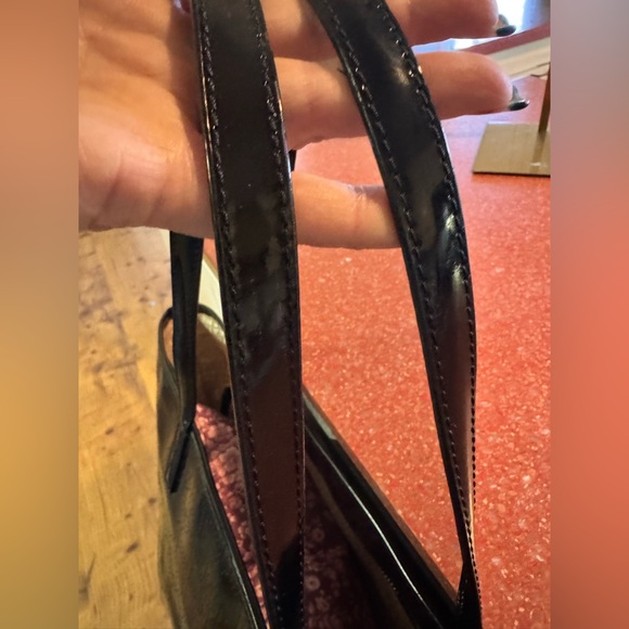 Kate Spade York Harmony Metro Black Patten Leather with perforated Hearts EUC! - Picture 6 of 9